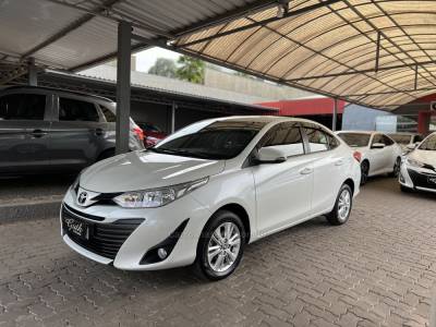 TOYOTA - YARIS - 2019/2019 - Branca - R$ 76.900,00