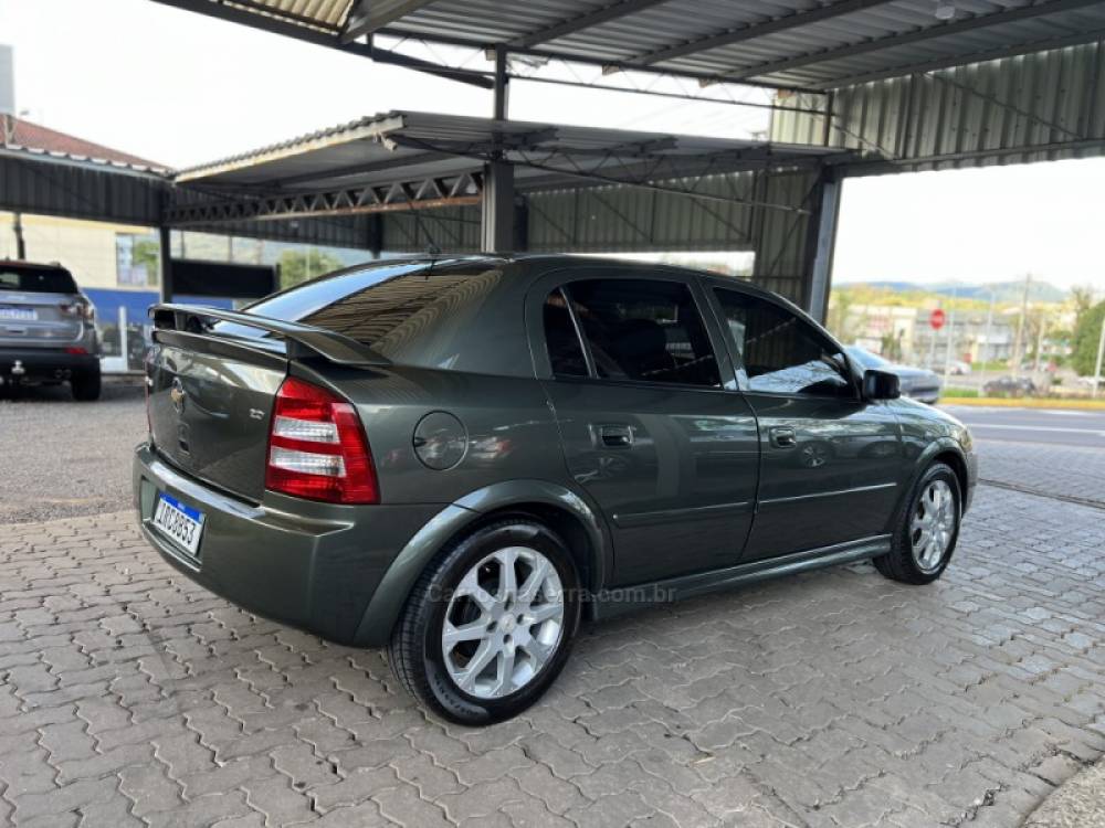 CHEVROLET - ASTRA - 2010/2011 - Verde - R$ 47.900,00