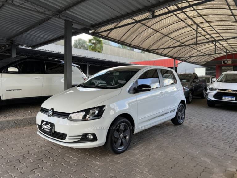 VOLKSWAGEN - FOX - 2020/2021 - Branca - R$ 65.500,00