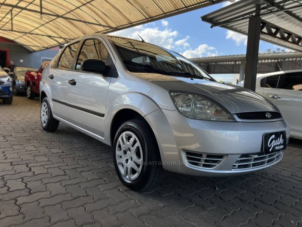 FORD - FIESTA - 2005/2005 - Prata - R$ 20.900,00