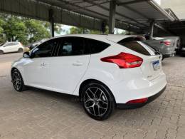 FORD - FOCUS - 2015/2016 - Branca - R$ 64.500,00