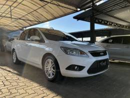 FORD - FOCUS - 2010/2011 - Branca - R$ 42.500,00