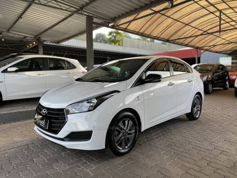 HYUNDAI - HB20S - 2018/2019 - Branca - R$ 72.900,00