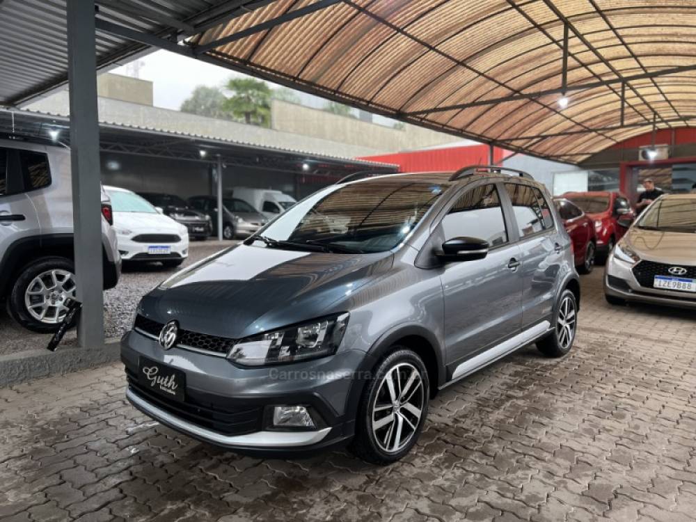 VOLKSWAGEN - FOX - 2018/2019 - Cinza - R$ 63.900,00