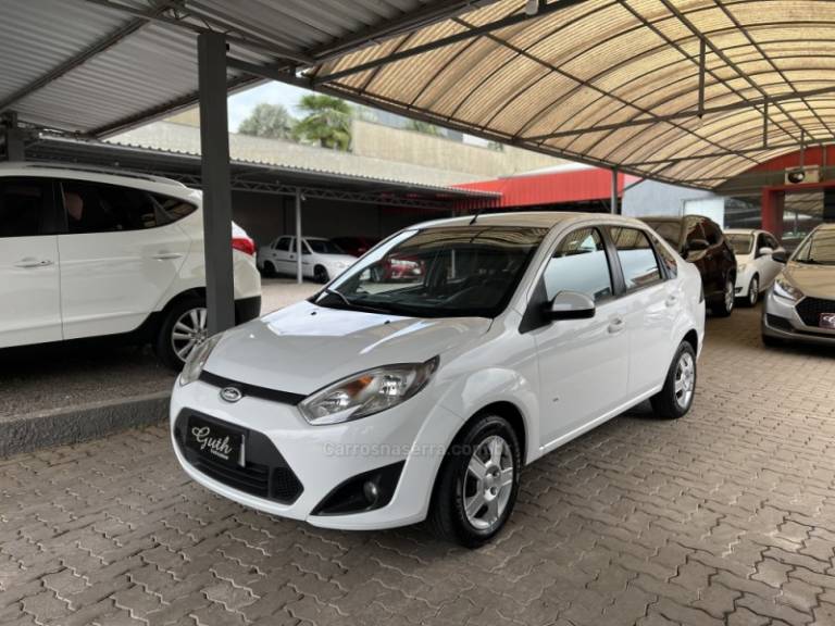 FORD - FIESTA - 2014/2014 - Branca - R$ 37.900,00