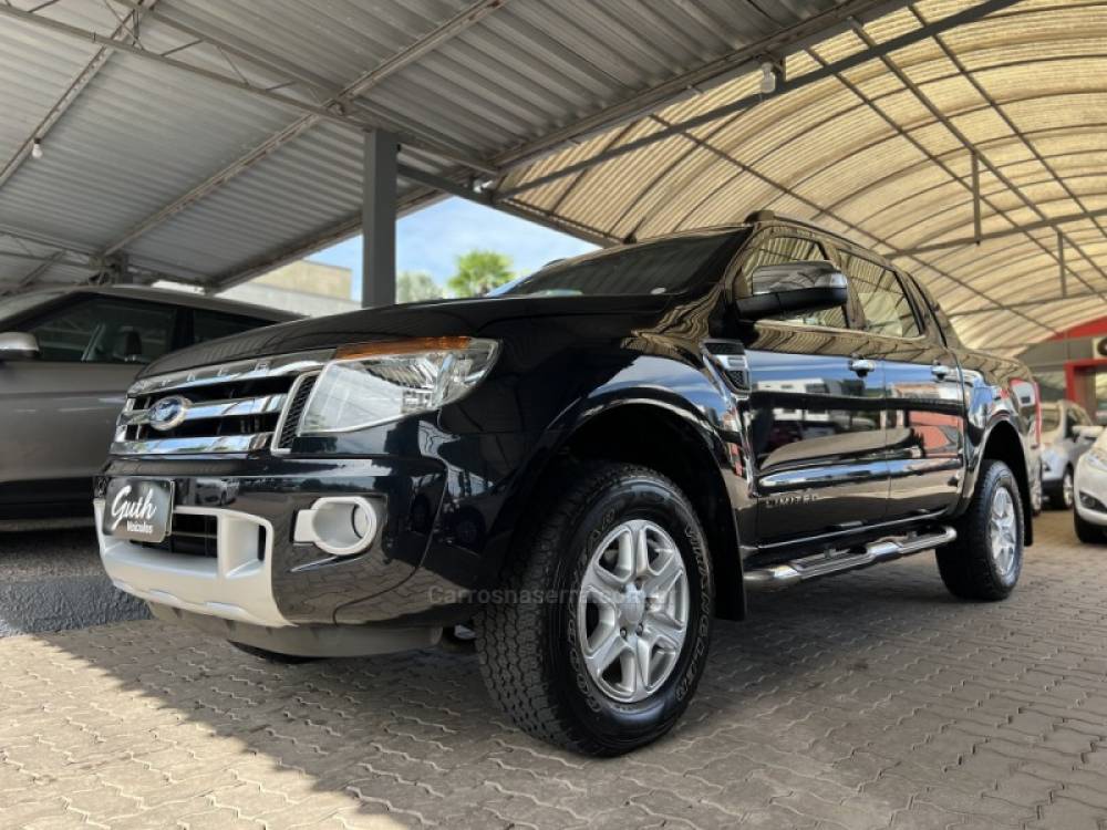 FORD - RANGER - 2013/2014 - Preta - R$ 89.900,00