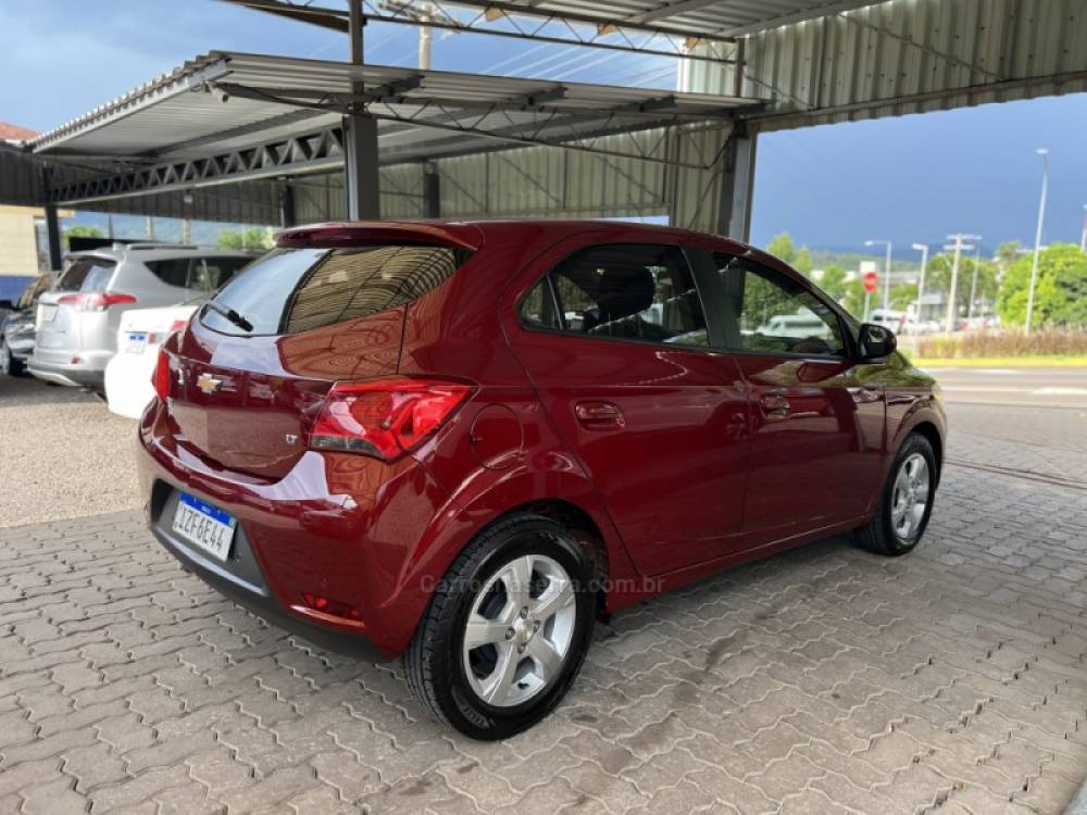 CHEVROLET - ONIX - 2018/2019 - Vermelha - R$ 68.500,00