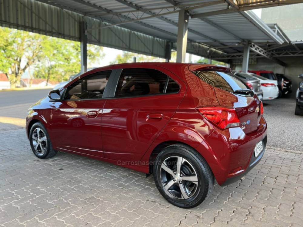 CHEVROLET - ONIX - 2017/2018 - Vermelha - R$ 67.500,00