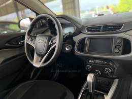 CHEVROLET - ONIX - 2018/2019 - Vermelha - R$ 68.500,00