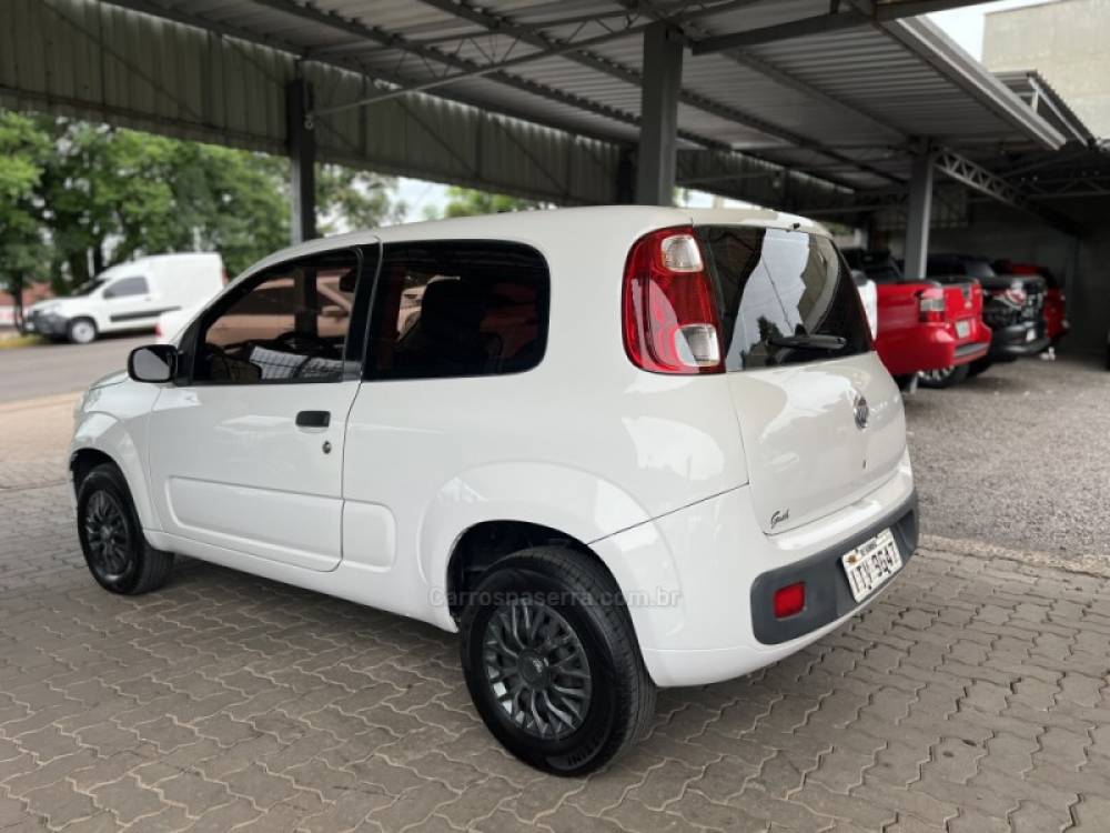 FIAT - UNO - 2012/2013 - Prata - R$ 28.500,00