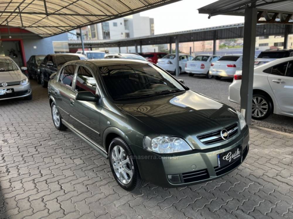 CHEVROLET - ASTRA - 2010/2011 - Verde - R$ 47.900,00