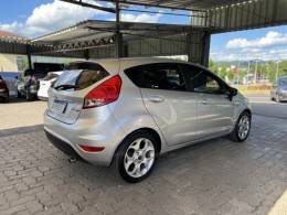 FORD - FIESTA - 2014/2015 - Prata - R$ 46.900,00