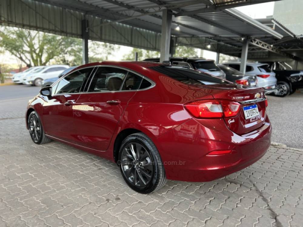 CHEVROLET - CRUZE - 2017/2018 - Vermelha - R$ 92.900,00