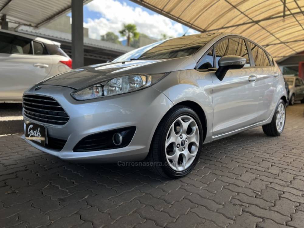 FORD - FIESTA - 2014/2015 - Prata - R$ 46.900,00