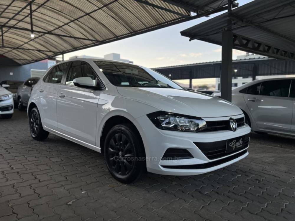 VOLKSWAGEN - POLO - 2017/2018 - Branca - R$ 61.900,00