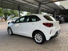 CHEVROLET - ONIX - 2022/2023 - Branca - R$ 85.900,00