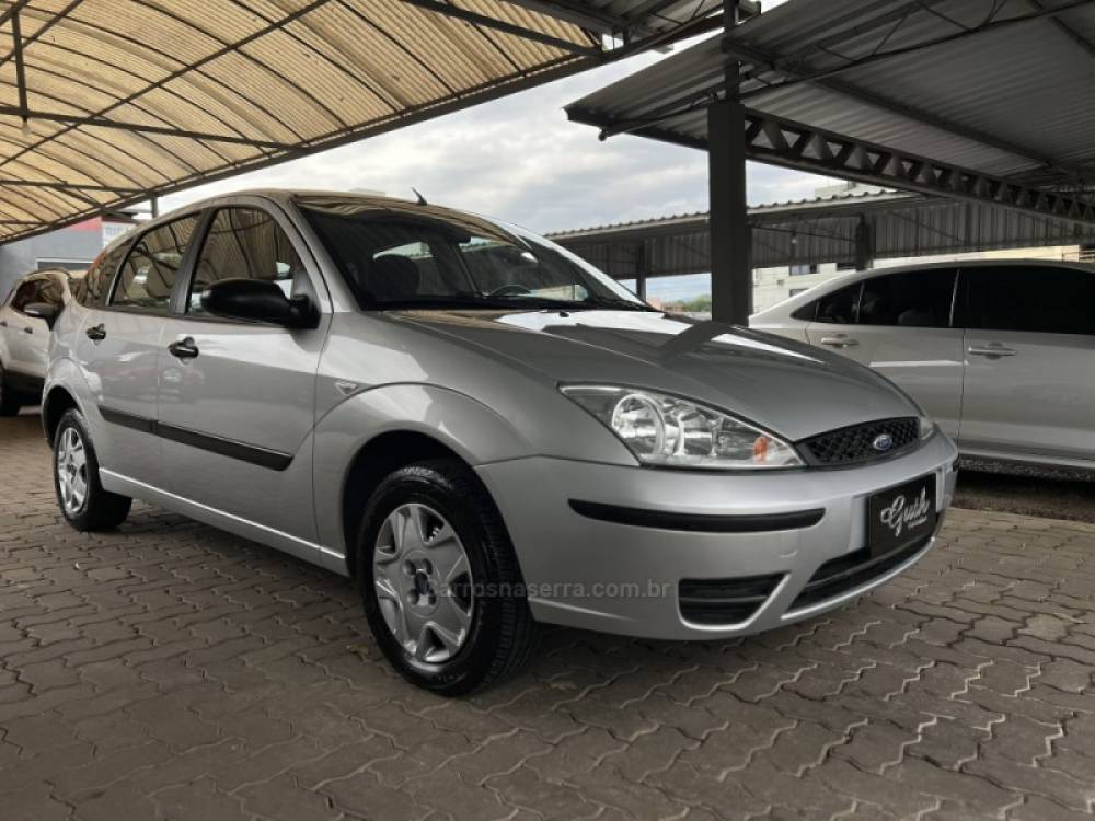 FORD - FOCUS - 2008/2009 - Branca - R$ 27.900,00