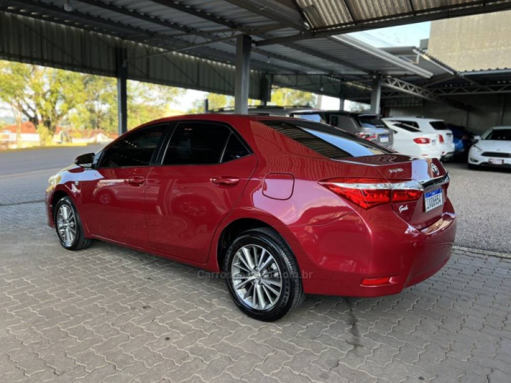 TOYOTA - COROLLA - 2014/2015 - Vermelha - R$ 84.500,00