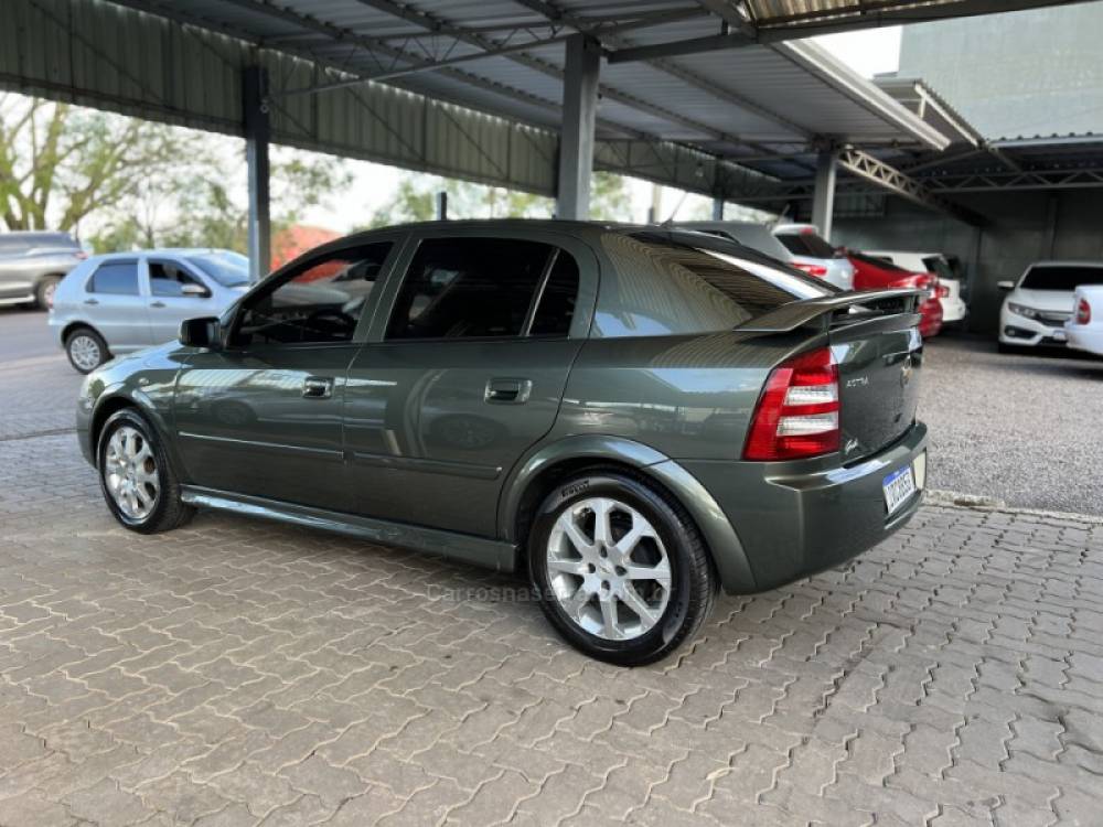 CHEVROLET - ASTRA - 2010/2011 - Verde - R$ 47.900,00