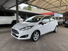 FORD - FIESTA - 2015/2016 - Branca - R$ 50.900,00