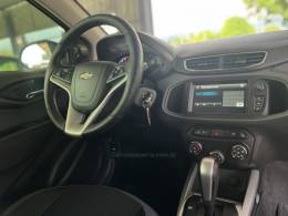 CHEVROLET - ONIX - 2019/2019 - Branca - R$ 72.900,00