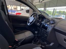 FORD - FIESTA - 2010/2011 - Vermelha - R$ 29.900,00