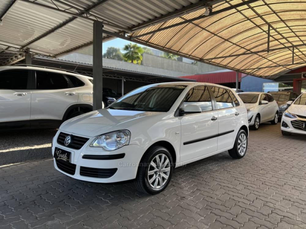 VOLKSWAGEN - POLO - 2008/2009 - Branca - R$ 37.500,00