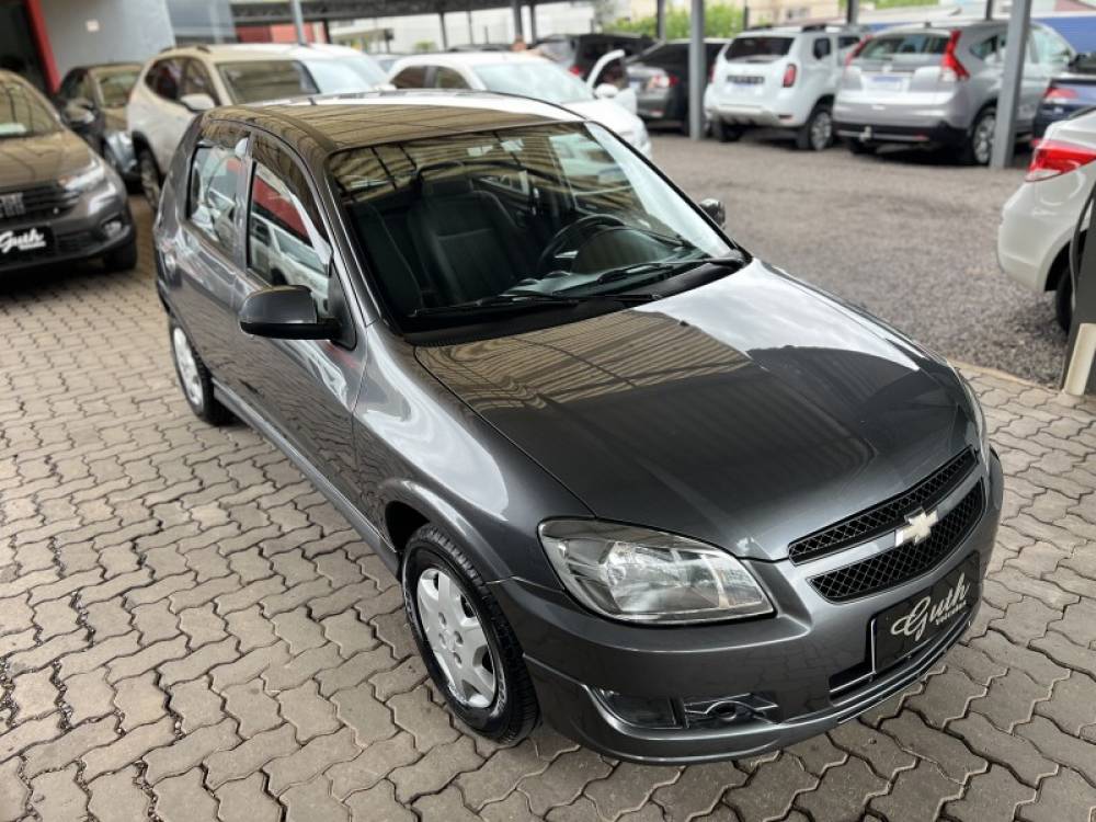 CHEVROLET - CELTA - 2011/2012 - Cinza - R$ 32.500,00