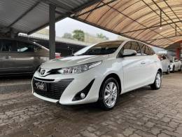 TOYOTA - YARIS - 2018/2019 - Branca - R$ 76.500,00