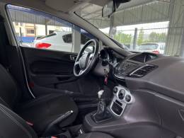 FORD - FIESTA - 2015/2016 - Branca - R$ 50.900,00