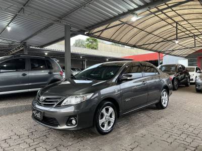 TOYOTA - COROLLA - 2013/2014 - Cinza - R$ 73.900,00