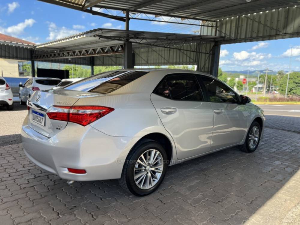 TOYOTA - COROLLA - 2015/2015 - Prata - R$ 88.800,00