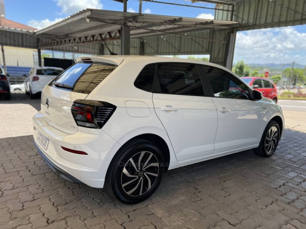 VOLKSWAGEN - POLO - 2024/2025 - Branca - R$ 109.900,00