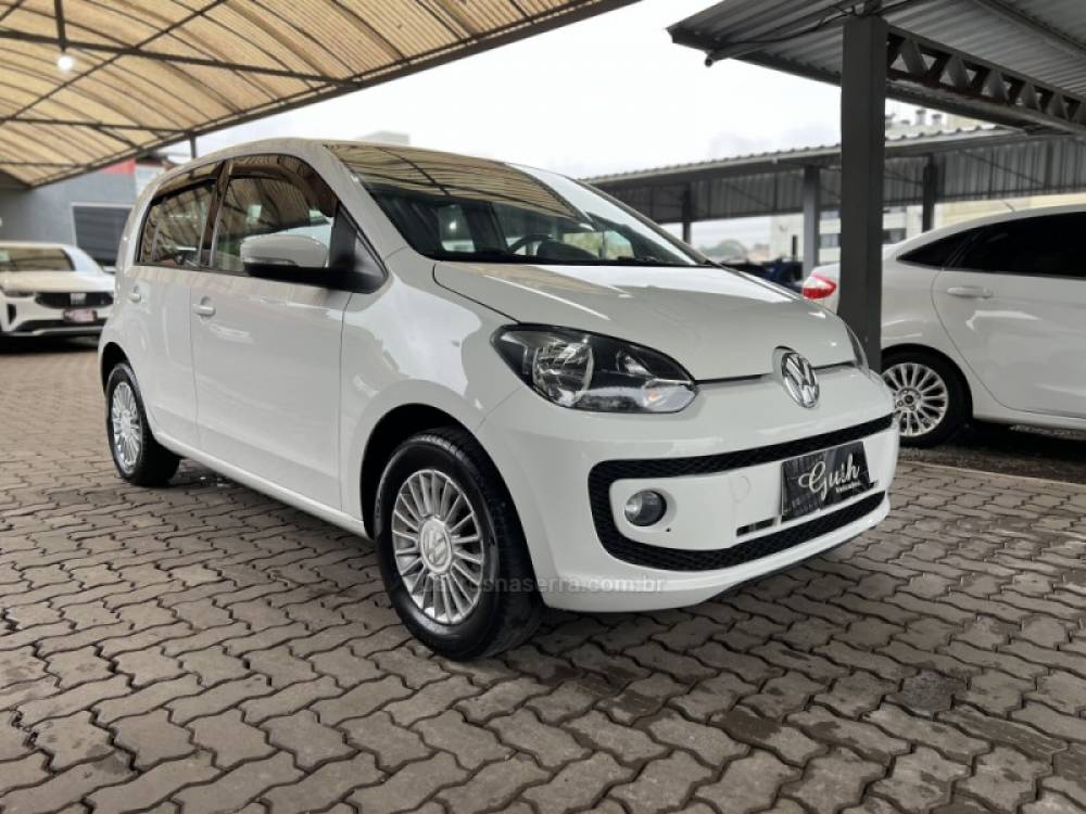 VOLKSWAGEN - UP - 2015/2016 - Branca - R$ 52.990,00