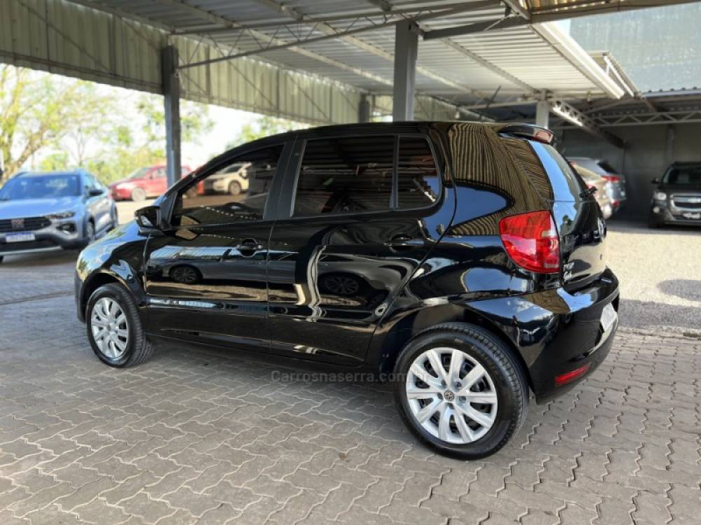 VOLKSWAGEN - FOX - 2013/2014 - Preta - R$ 43.900,00