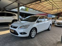 FORD - FOCUS - 2010/2011 - Branca - R$ 42.500,00