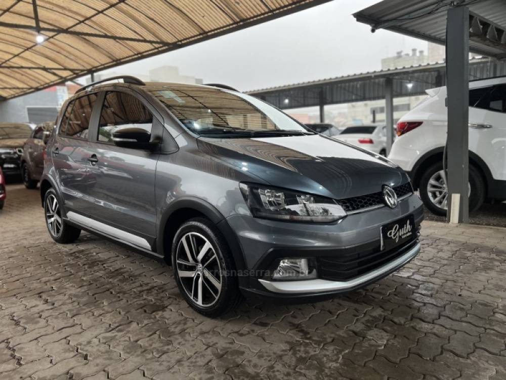 VOLKSWAGEN - FOX - 2018/2019 - Cinza - R$ 63.900,00