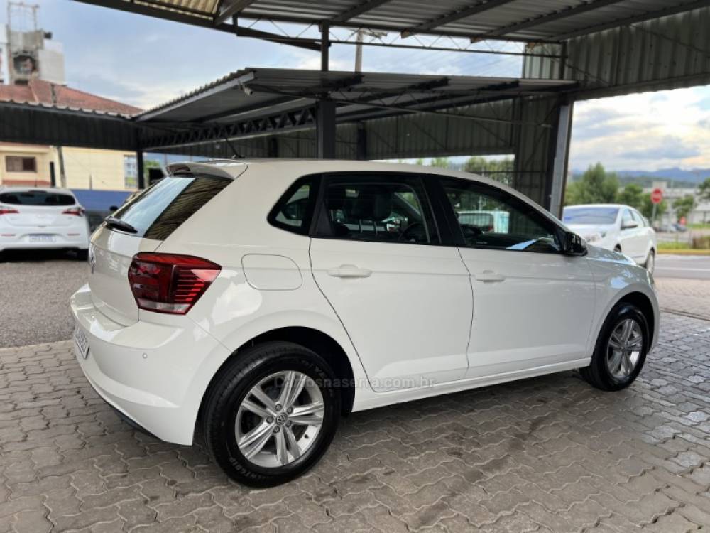 VOLKSWAGEN - POLO - 2021/2021 - Branca - R$ 71.900,00