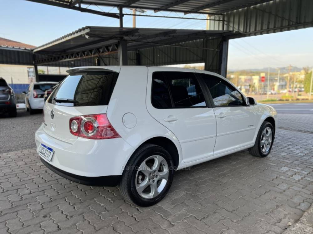 VOLKSWAGEN - GOLF - 2007/2008 - Branca - R$ 42.900,00