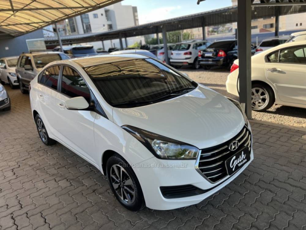 HYUNDAI - HB20S - 2017/2018 - Branca - R$ 68.500,00