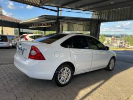 FORD - FOCUS - 2010/2011 - Branca - R$ 42.500,00