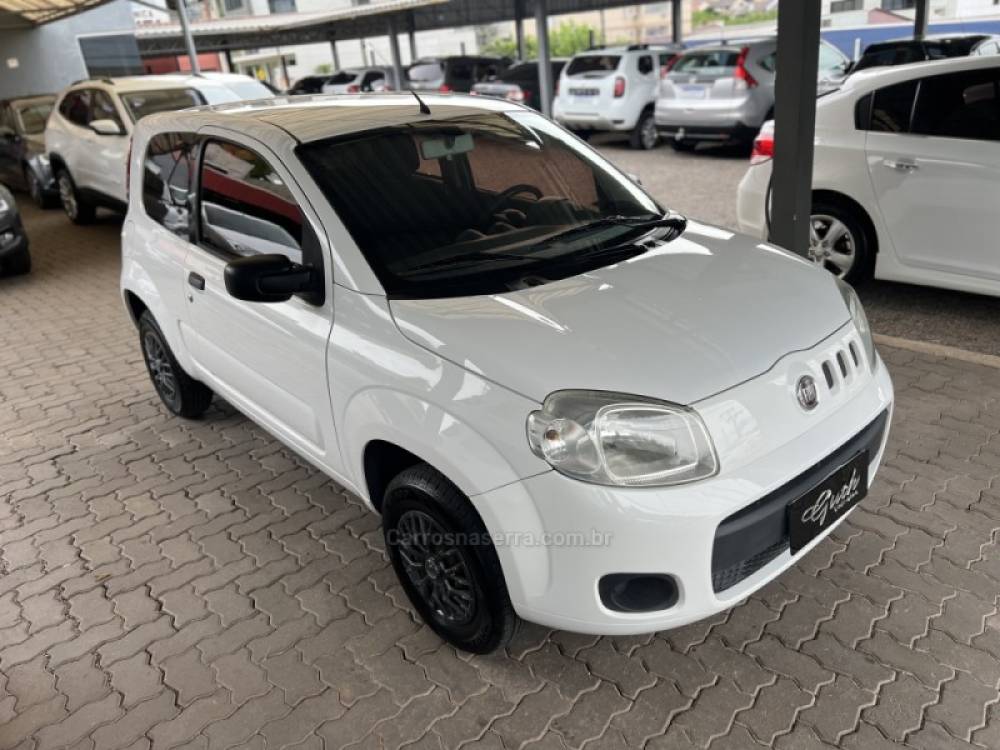 FIAT - UNO - 2012/2013 - Prata - R$ 28.500,00