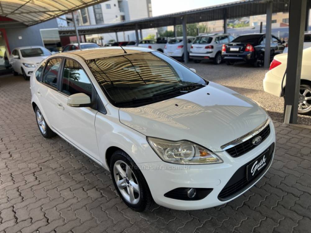 FORD - FOCUS - 2013/2013 - Branca - R$ 48.800,00