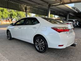 TOYOTA - COROLLA - 2017/2018 - Branca - R$ 109.500,00