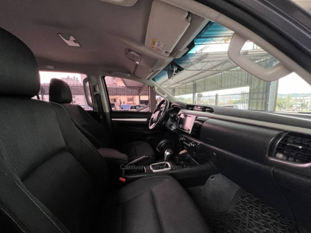 TOYOTA - HILUX - 2018/2019 - Cinza - R$ 184.900,00