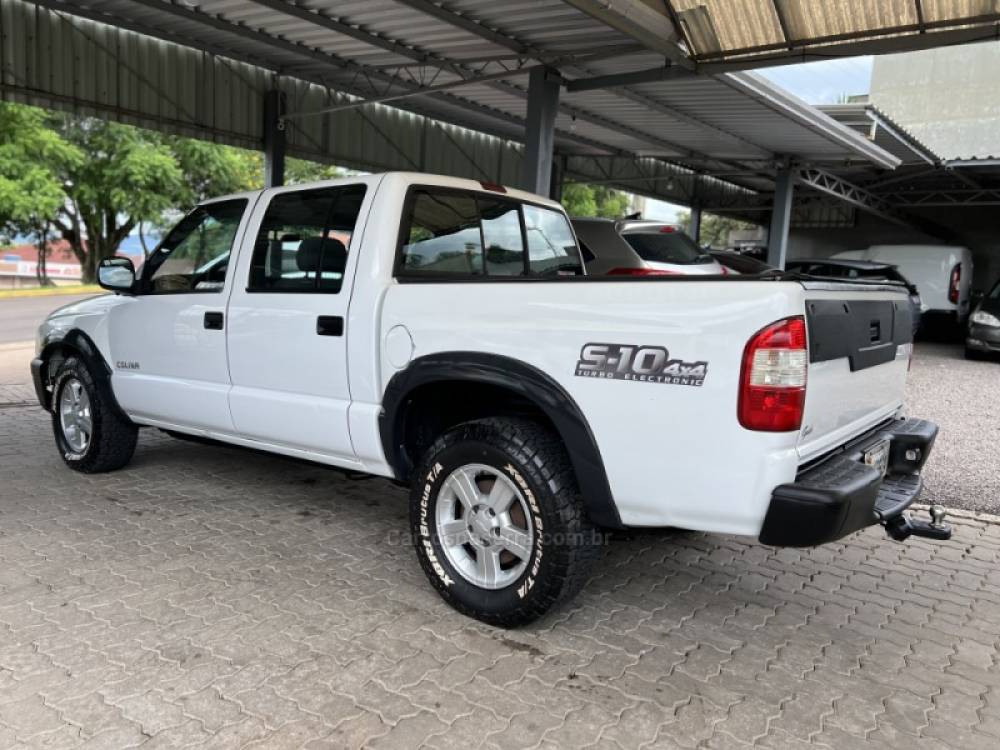 CHEVROLET - S10 - 2011/2011 - Branca - R$ 72.500,00