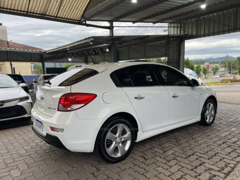 CHEVROLET - CRUZE - 2013/2014 - Branca - R$ 74.500,00