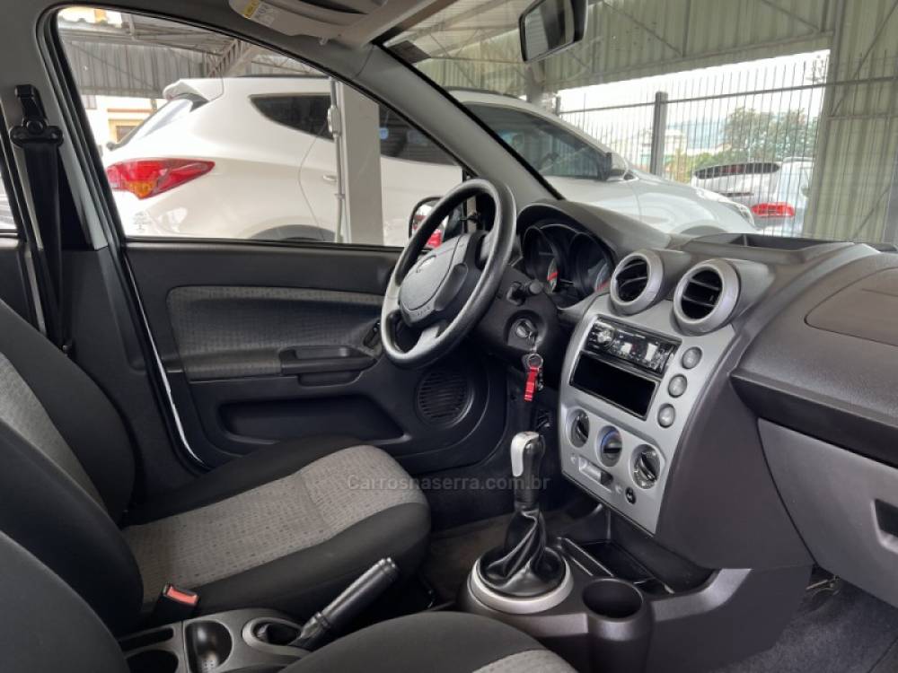 FORD - FIESTA - 2014/2014 - Branca - R$ 37.900,00