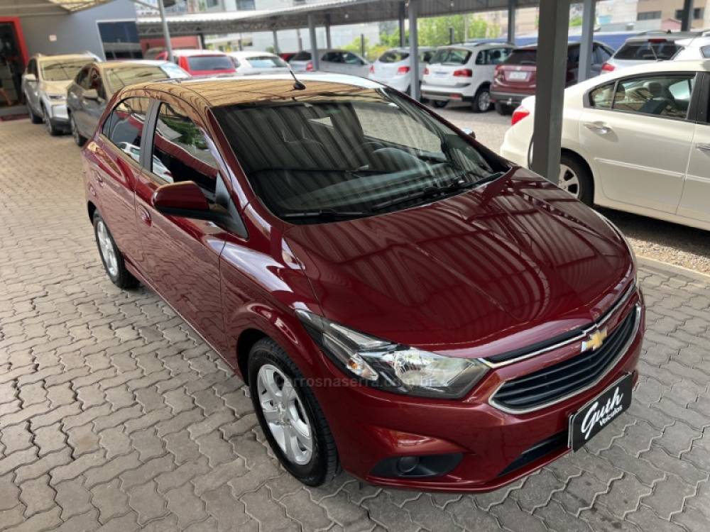 CHEVROLET - ONIX - 2018/2019 - Vermelha - R$ 68.500,00