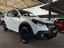 RENAULT - SANDERO - 2014/2015 - Branca - R$ 44.900,00